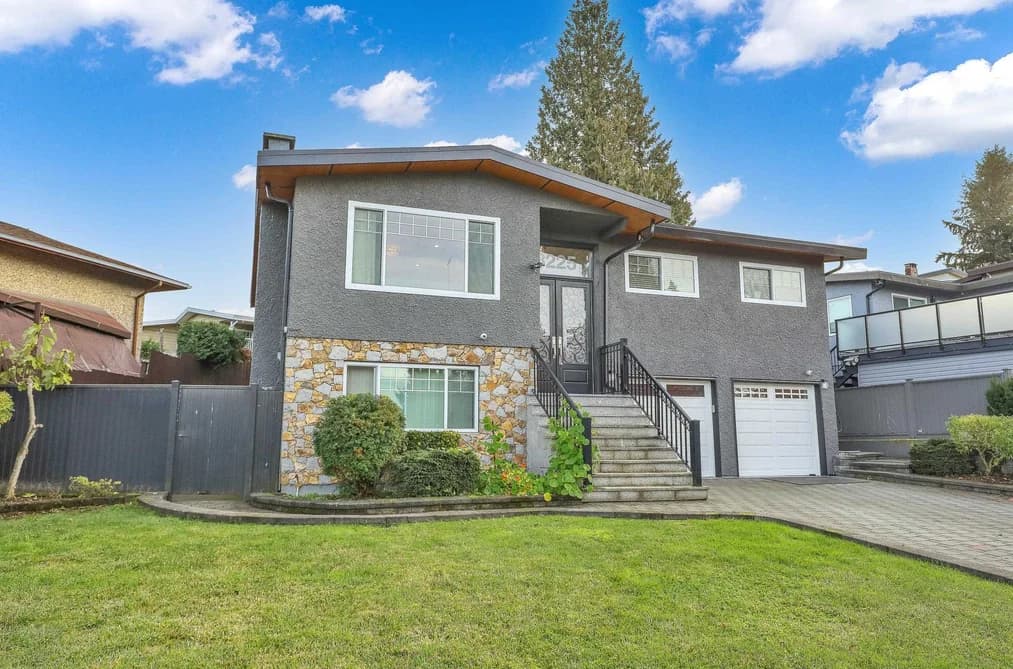 8225 NW BURNFIELD CRESCENT, Burnaby, BC — Residential for Sale - Photo 2