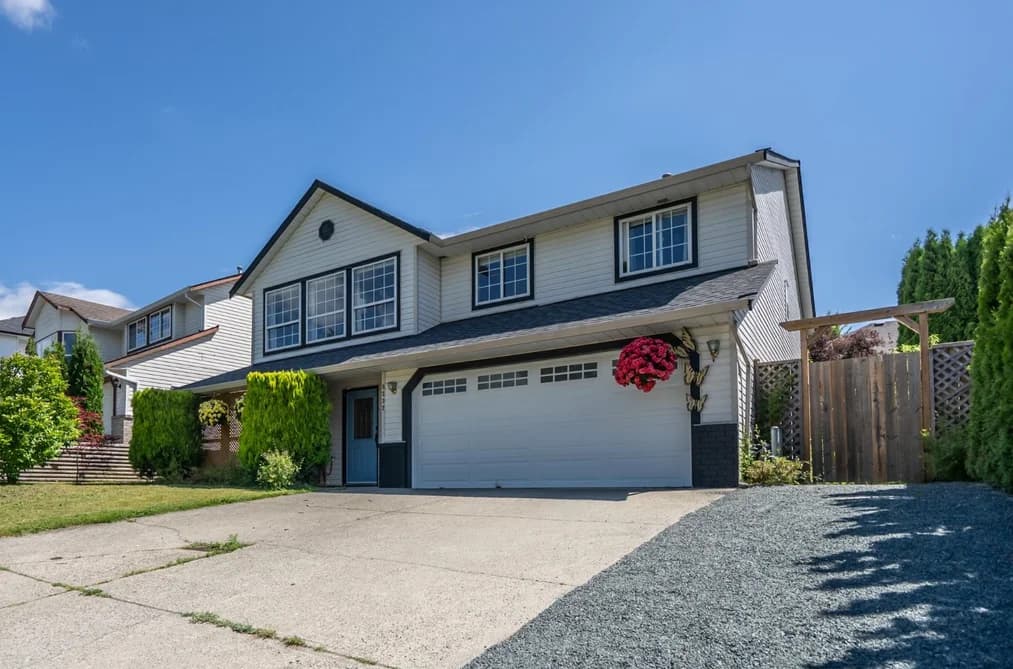 8232 PEACOCK STREET, Mission, BC — Residential for Sale - Photo 2