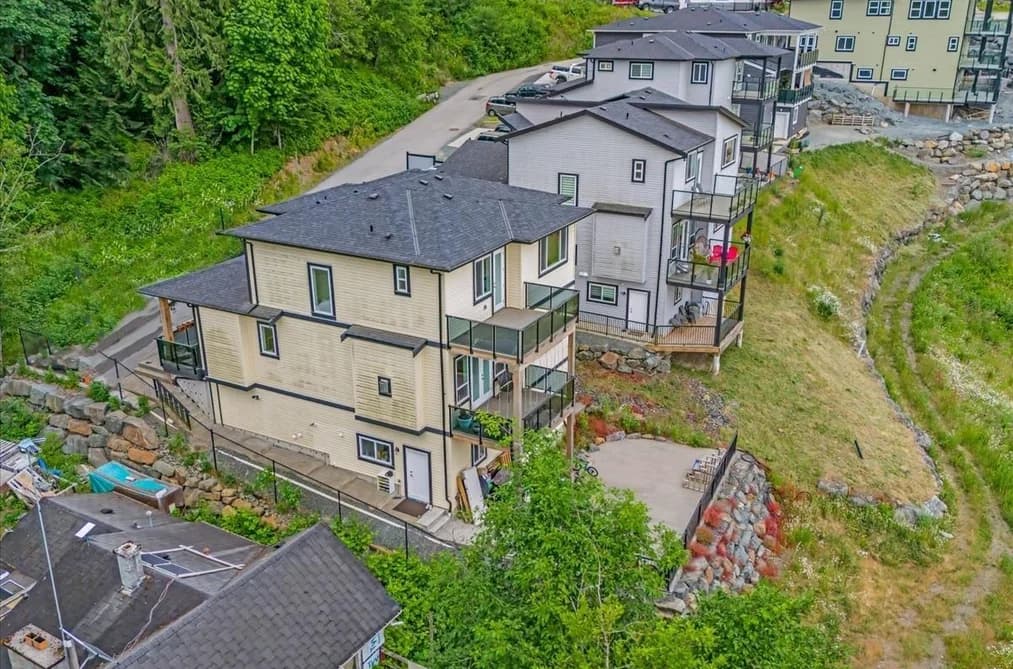 8235 HARVEST PLACE, Chilliwack, BC — Residential for Sale - Photo 2