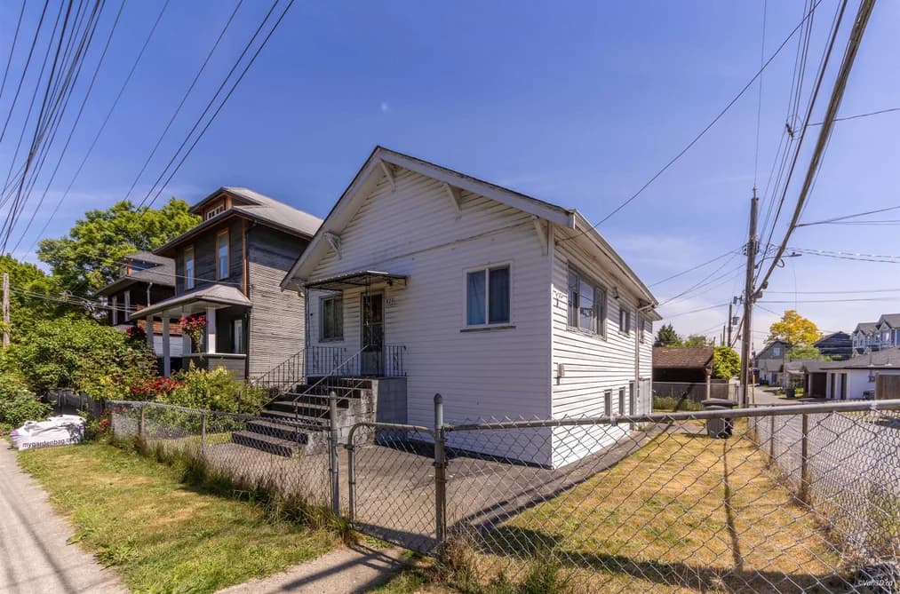 824 SEMLIN DRIVE, Vancouver, BC — Residential for Sale - Photo 2