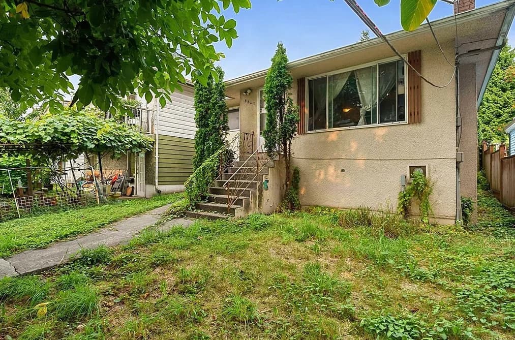 8247 10TH AVENUE, Burnaby, BC — Residential for Sale - Photo 2