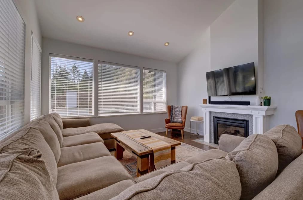 825 BAYVIEW HEIGHTS ROAD, Gibsons, BC — Residential for Sale - Photo 2
