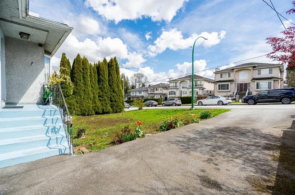 8255 18TH AVENUE, Burnaby, BC — Residential for Sale - Photo 2