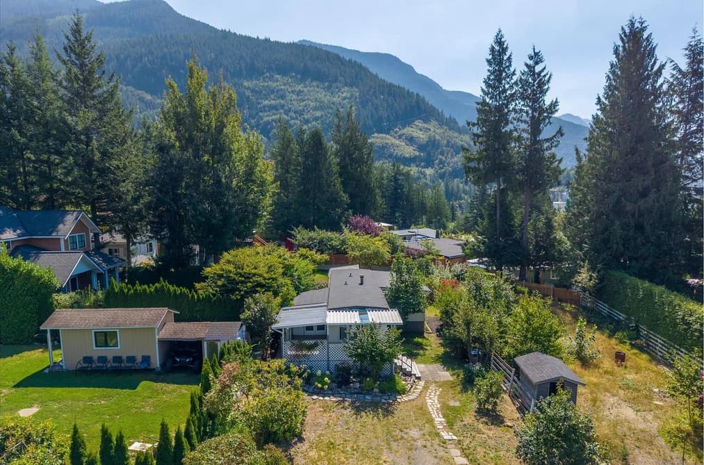 827 MINATY LANE, Britannia Beach, BC — Residential for Sale - Main Photo