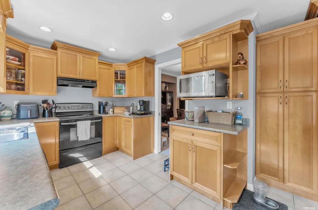 8333 167A STREET, Surrey, BC — Residential for Sale - Photo 2