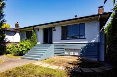 House for sale at 836 E 4th Street North Vancouver British Columbia - MLS: R3135973
