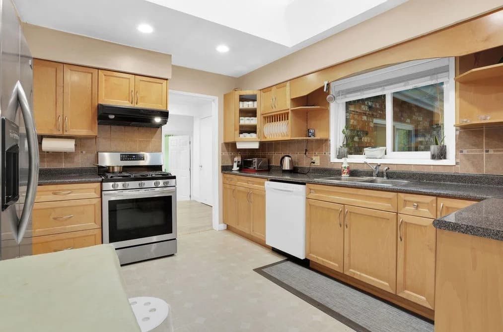 8386 144 STREET, Surrey, BC — Residential for Sale - Photo 2