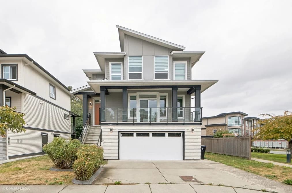 8405 MIDTOWN WAY, Chilliwack, BC — Residential for Sale - Photo 2