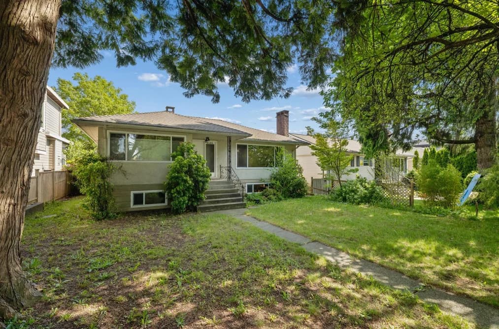 8406 12TH AVENUE, Burnaby, BC — Residential for Sale - Photo 2
