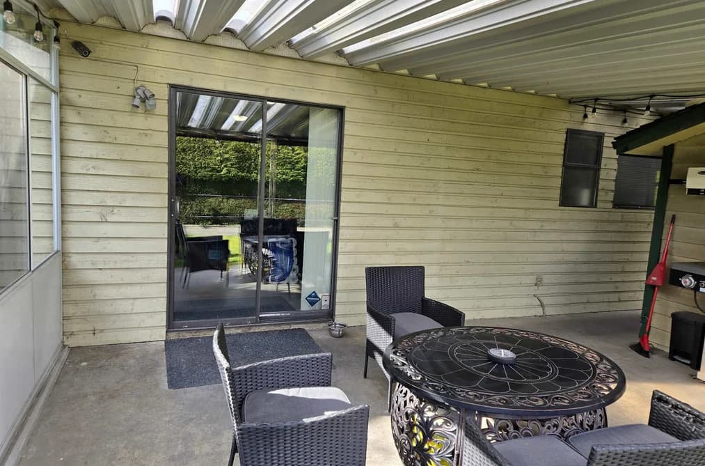 8468 144TH STREET, Surrey, BC — Residential for Sale - Photo 2