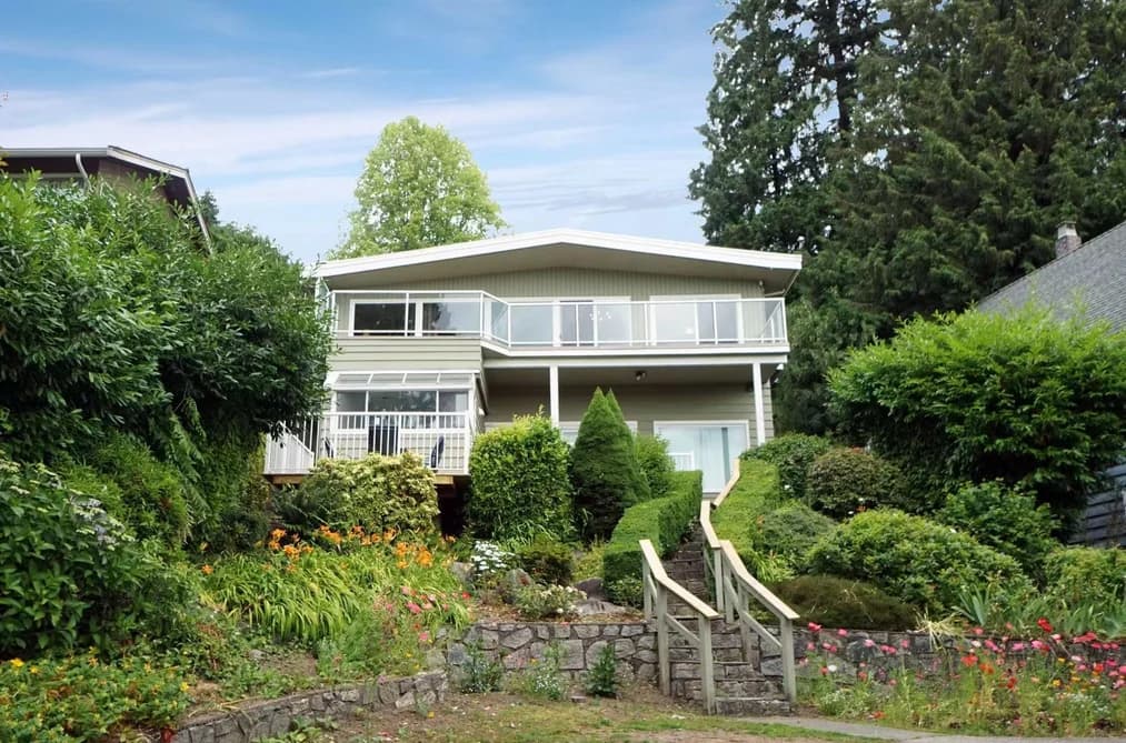 850 ESQUIMALT AVENUE, West Vancouver, BC — Residential for Sale - Main Photo