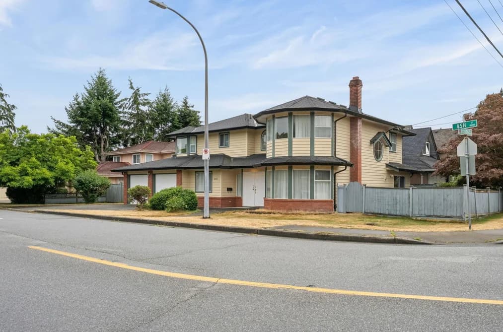 8511 ASH STREET, Richmond, BC — Residential for Sale - Photo 2