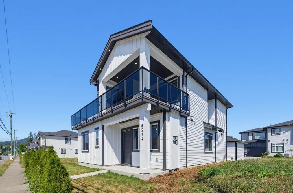 8524 CEDAR STREET, Mission, BC — Residential for Sale - Photo 2