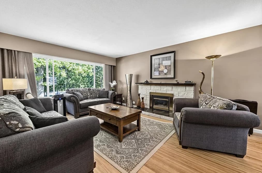 8536 16TH AVENUE, Burnaby, BC — Residential for Sale - Photo 2