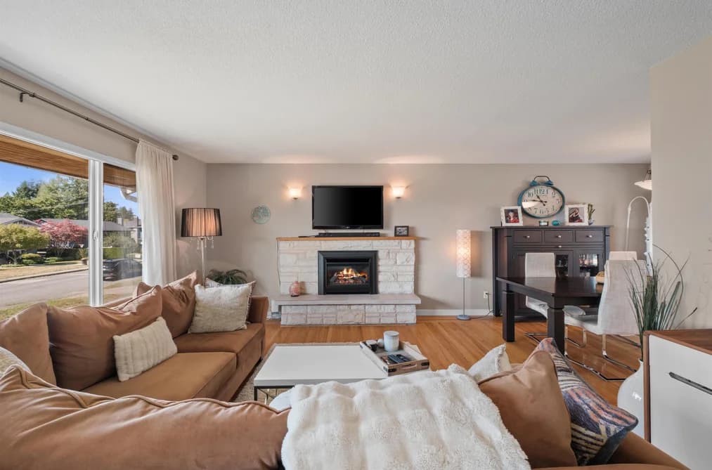 854 E 16TH STREET, North Vancouver, BC — Residential for Sale - Photo 2