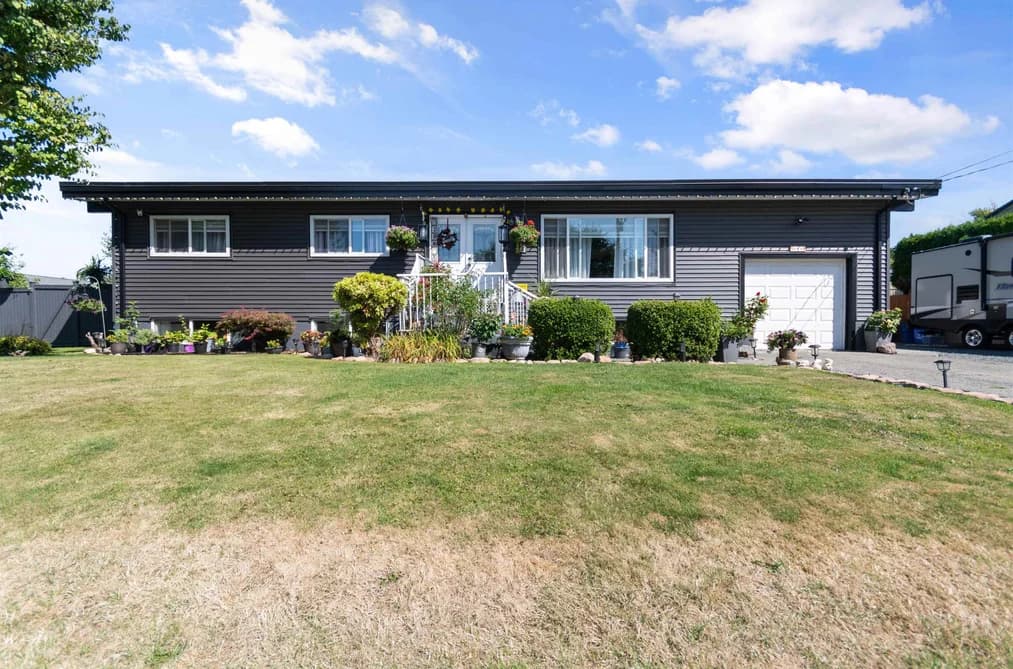 8550 NORMAN CRESCENT, Chilliwack, BC — Residential for Sale - Photo 2