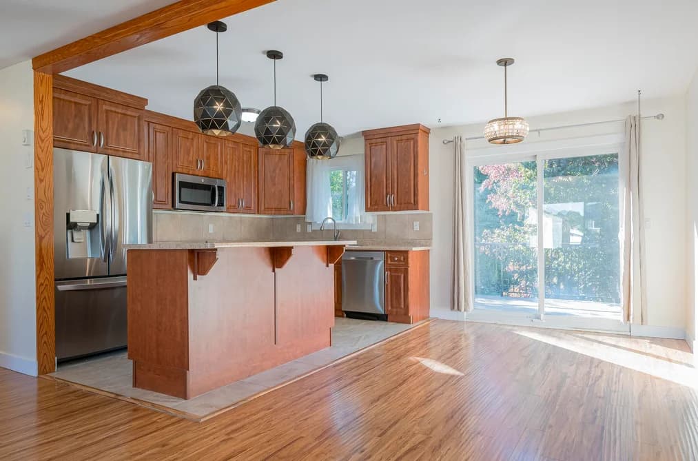 8558 MCCUTCHEON AVENUE, Chilliwack, BC — Residential for Sale - Photo 2