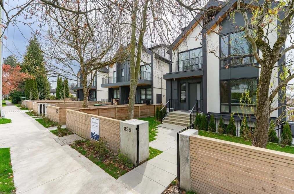 858 W 64TH AVENUE, Vancouver, BC — Residential Income for Sale - Photo 2