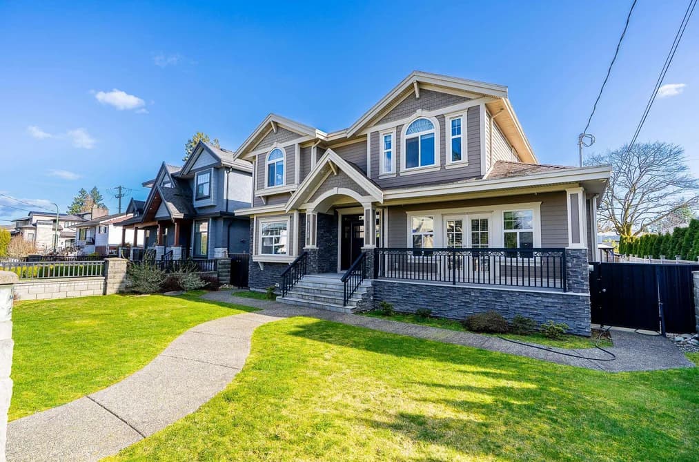 8588 ARMSTRONG AVENUE, Burnaby, BC — Residential for Sale - Photo 2