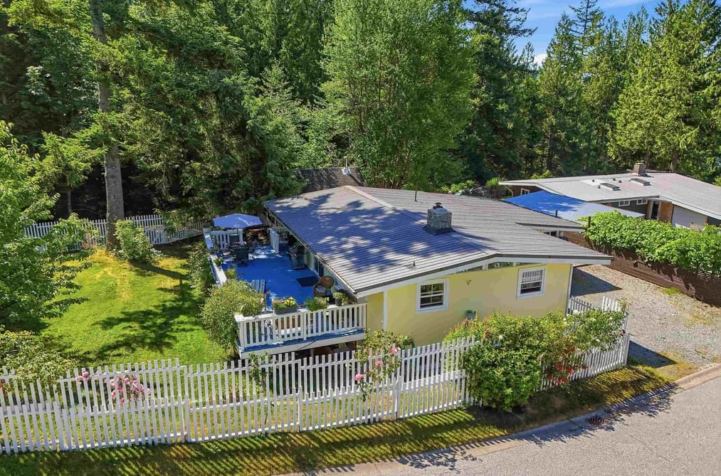 868 UPPER CRESCENT, Britannia Beach, BC — Residential for Sale - Photo 2