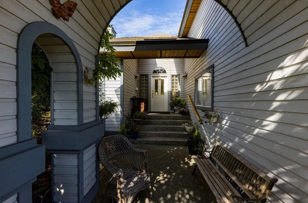 8729 164 STREET, Surrey, BC — Residential for Sale - Photo 2