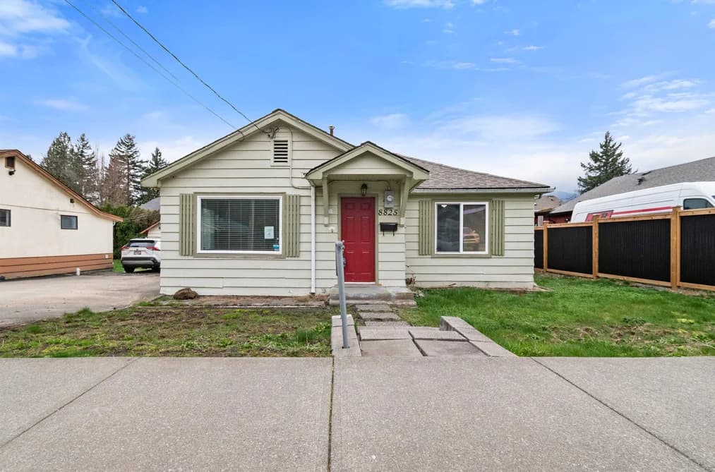 8825 EDWARD STREET, Chilliwack, BC — Residential for Sale - Photo 2