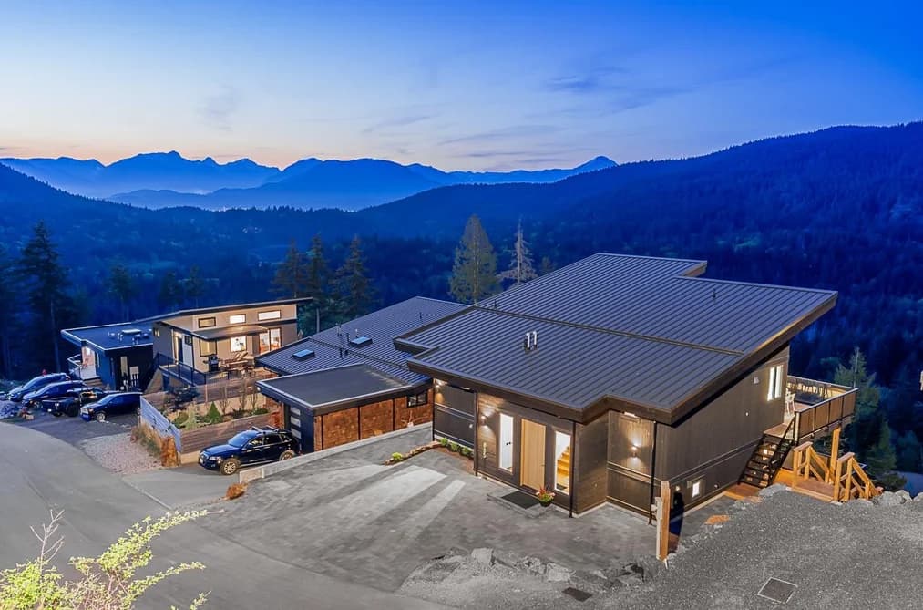 885 RIVENDELL DRIVE, Bowen Island, BC — Residential for Sale - Photo 2