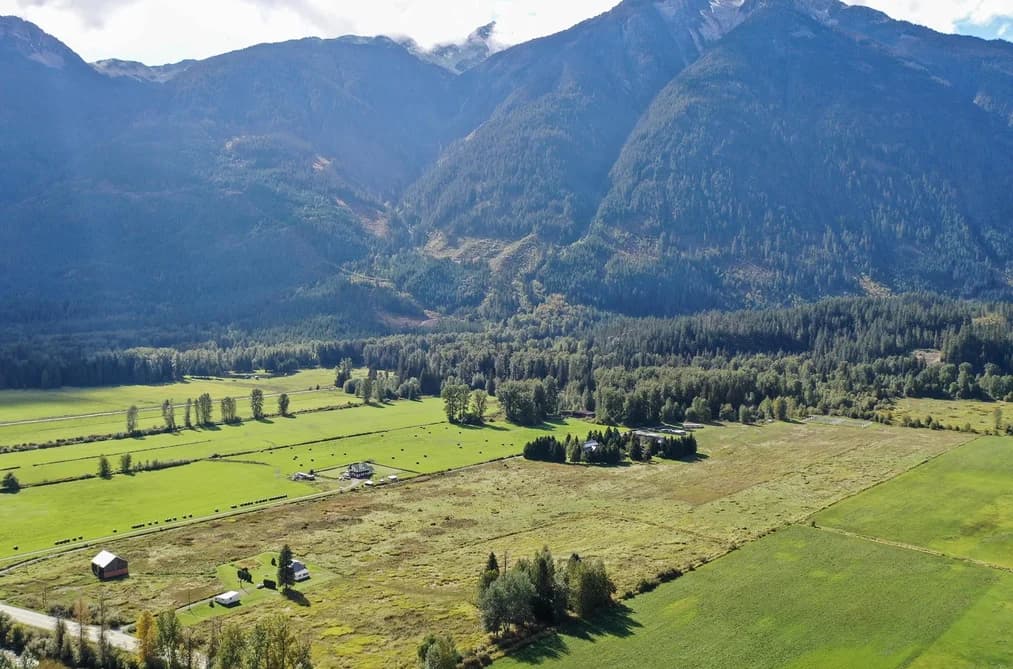 8891 PEMBERTON MEADOWS ROAD, Pemberton, BC — Residential for Sale - Photo 2