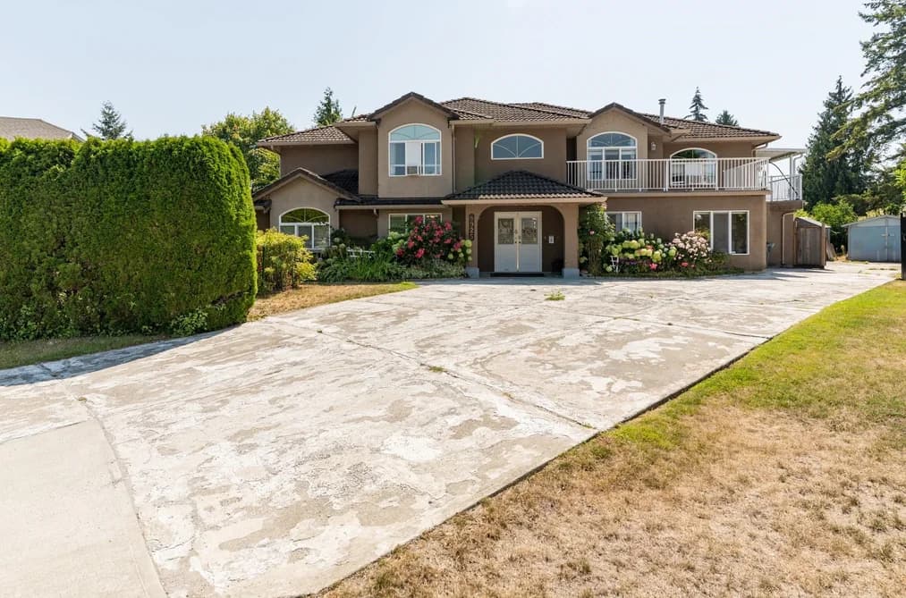 8925 157TH STREET, Surrey, BC — Residential for Sale - Photo 2