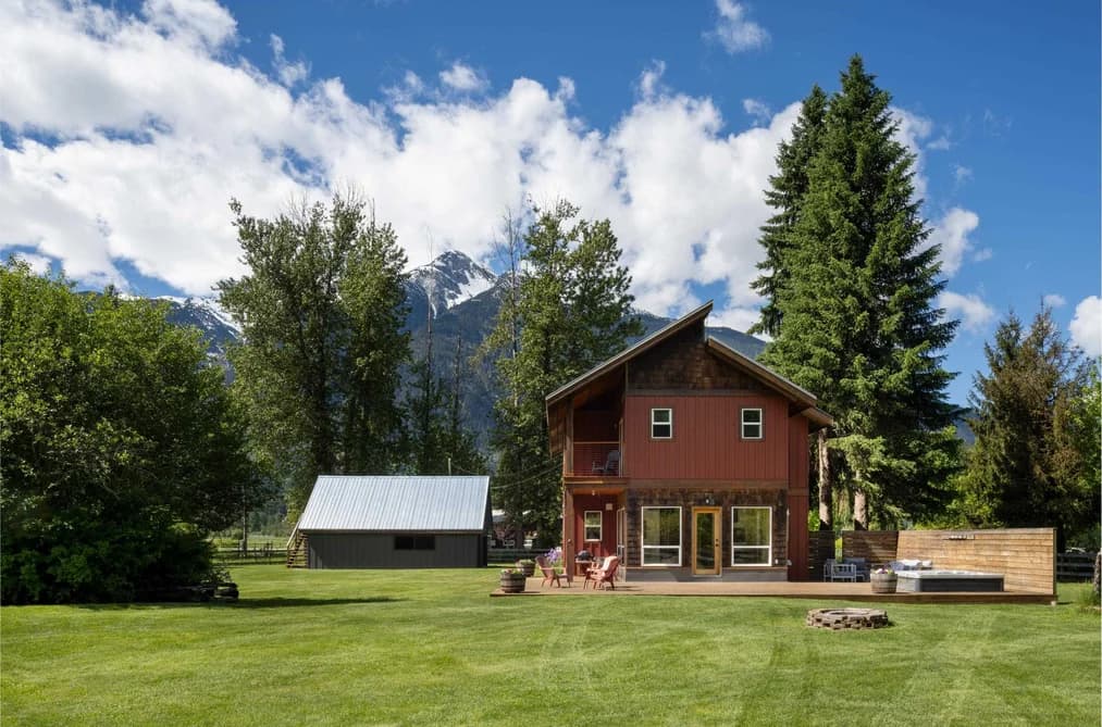 8950 PEMBERTON MEADOWS ROAD, Pemberton, BC — Residential for Sale - Photo 2