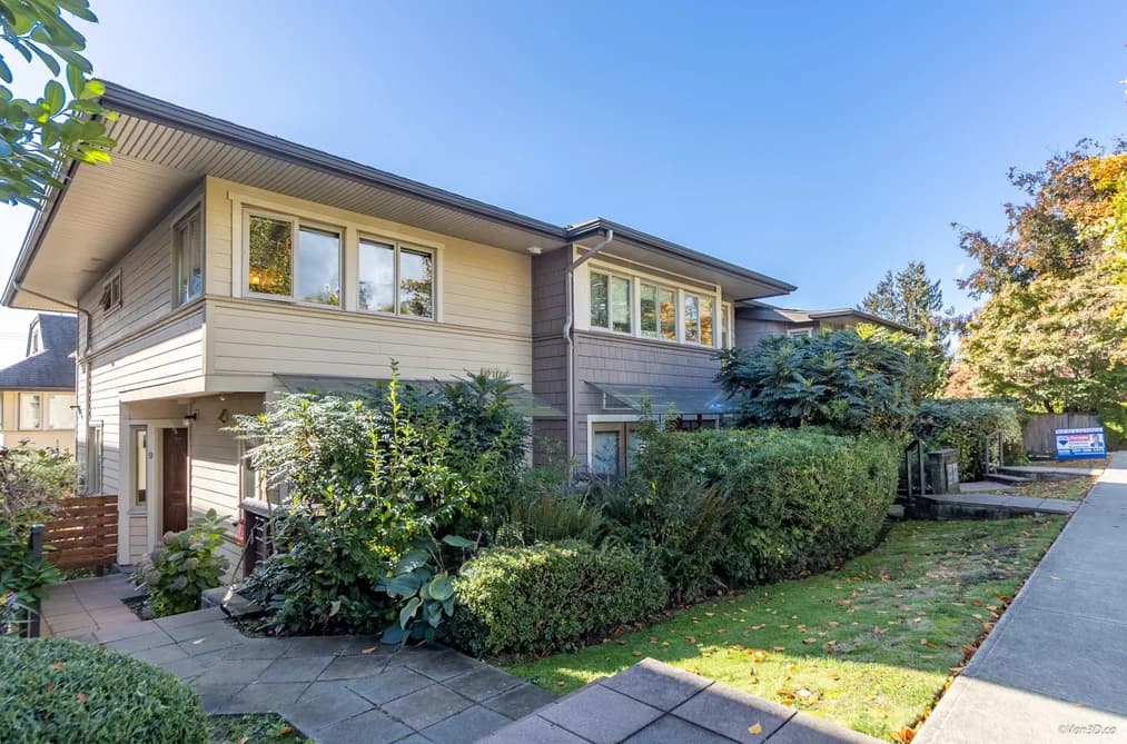 9 215 E 4TH STREET, North Vancouver, BC — Residential for Sale - Photo 2