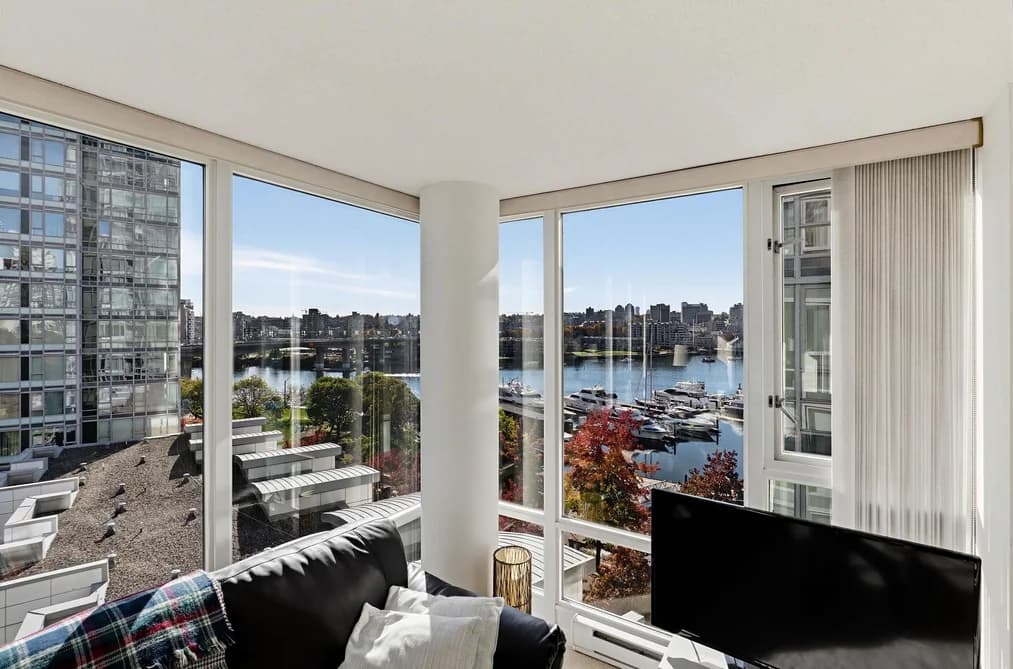 901 1067 MARINASIDE CRESCENT, Vancouver, BC — Residential for Sale - Main Photo
