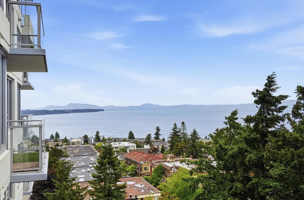 Condo for sale at 902 15165 Thrift Avenue White Rock British Columbia - MLS: R3128700