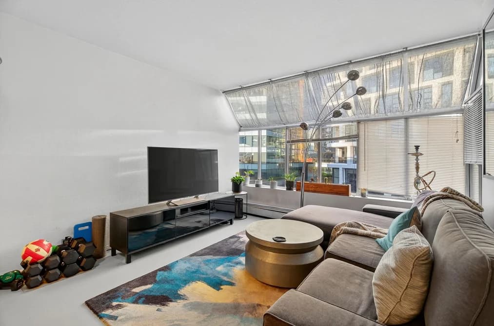 902 950 DRAKE STREET, Vancouver, BC — Residential for Sale - Photo 2