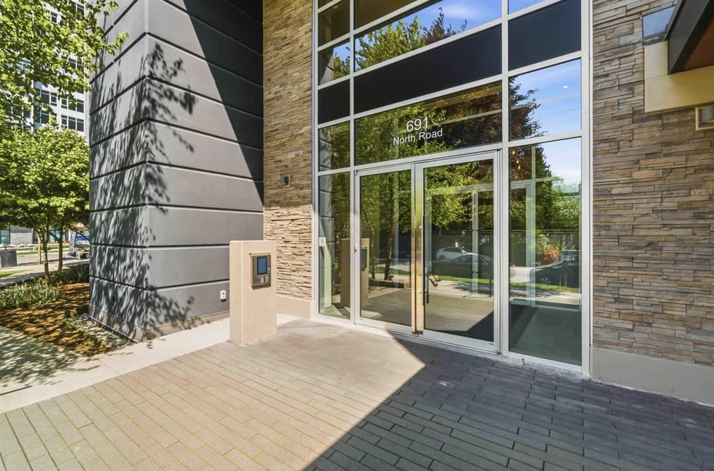 903 691 NORTH ROAD, Coquitlam, BC — Residential for Sale - Photo 2