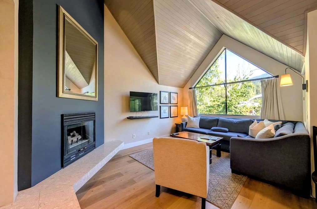 903(51) 4293 MOUNTAIN SQUARE, Whistler, BC — Residential for Sale - Photo 2