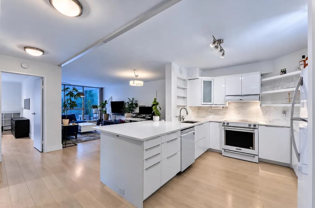 905 2024 FULLERTON AVENUE, North Vancouver, BC — Residential for Sale - Main Photo