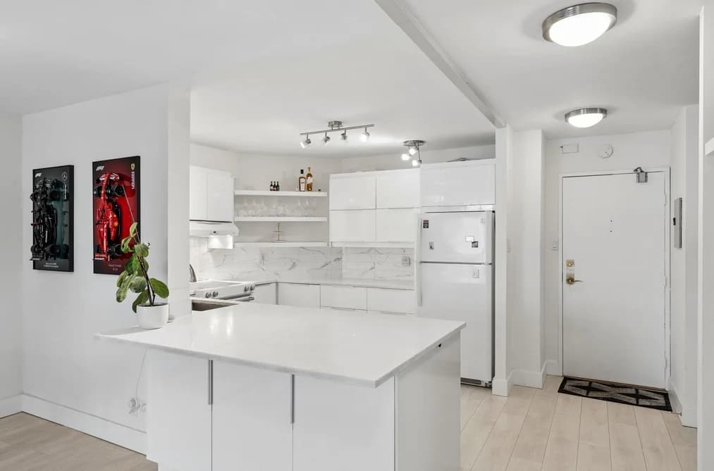 905 2024 FULLERTON AVENUE, North Vancouver, BC — Residential for Sale - Photo 2