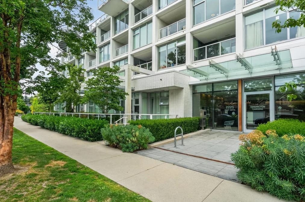 906 2221 E 30TH AVENUE, Vancouver, BC — Residential for Sale - Main Photo