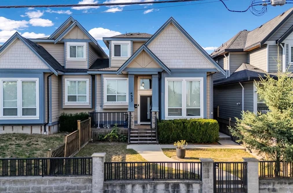 907 HARRIS AVENUE, Coquitlam, BC — Residential for Sale - Main Photo