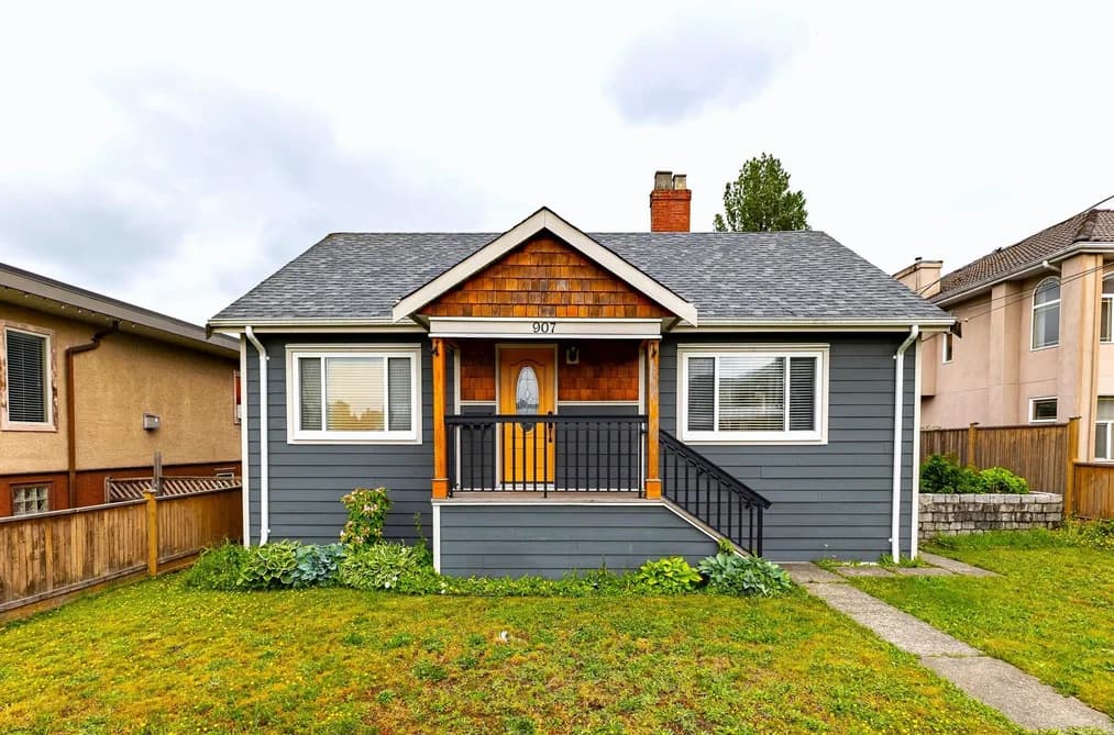 907 SIXTH STREET, New Westminster, BC — Residential for Sale - Main Photo