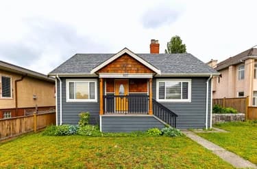 House for sale at 907 Sixth Street New Westminster British Columbia - MLS: R3128993