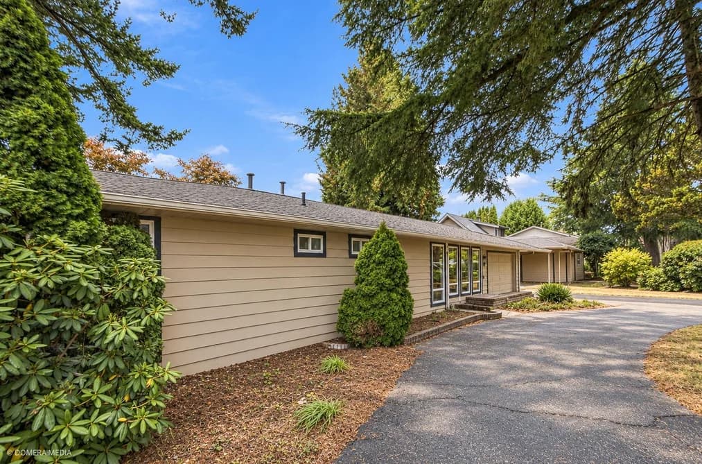 9084 PRINCE CHARLES BOULEVARD, Surrey, BC — Residential for Sale - Photo 2