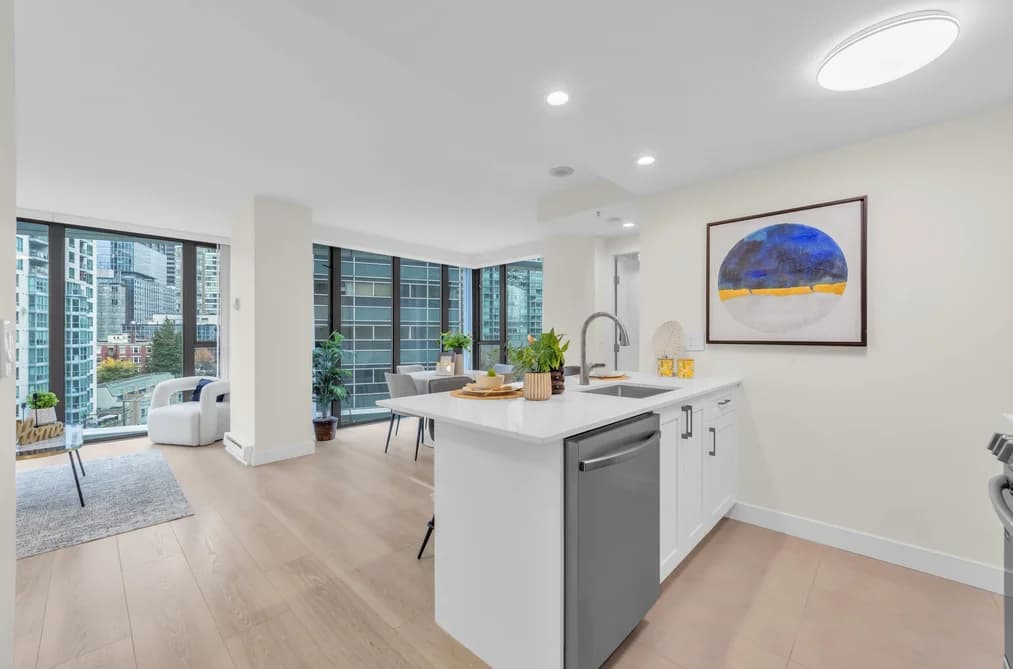 909 - 1331 W Georgia Street, Vancouver, BC - MLS: R3179053 - Photo 1 909 - 1331 W Georgia Street, Vancouver, BC - MLS: R3179053 - Photo 1
