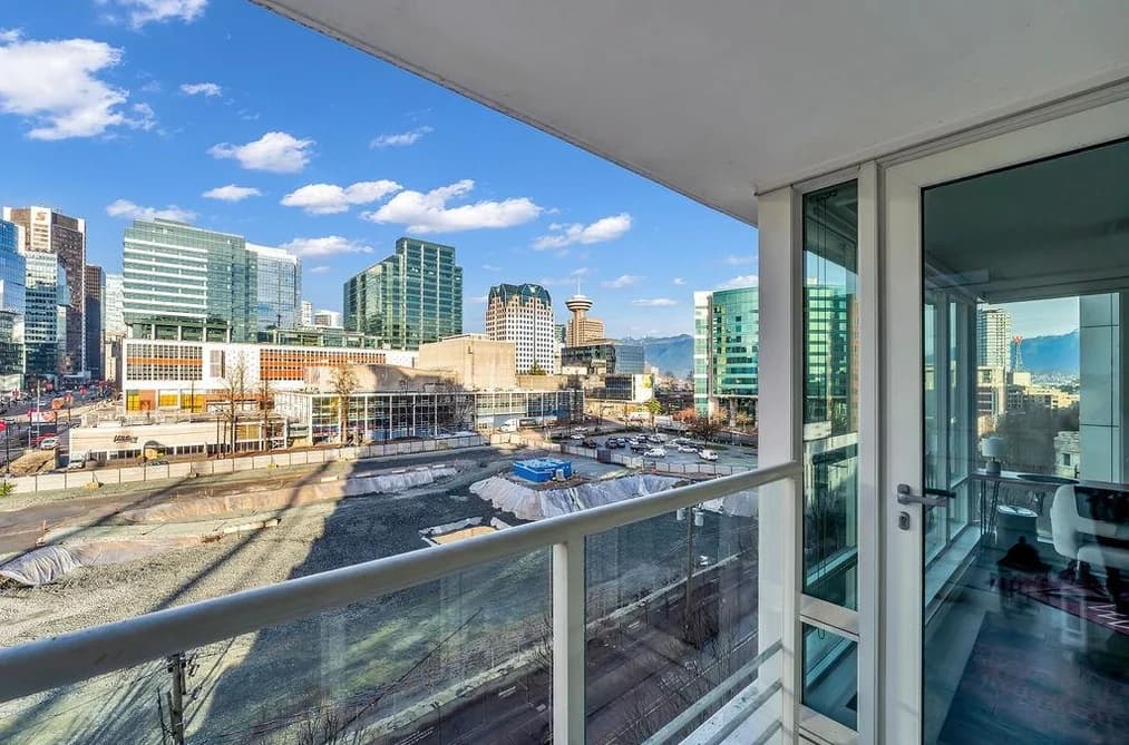 909 161 W GEORGIA STREET, Vancouver, BC — Residential for Sale - Main Photo