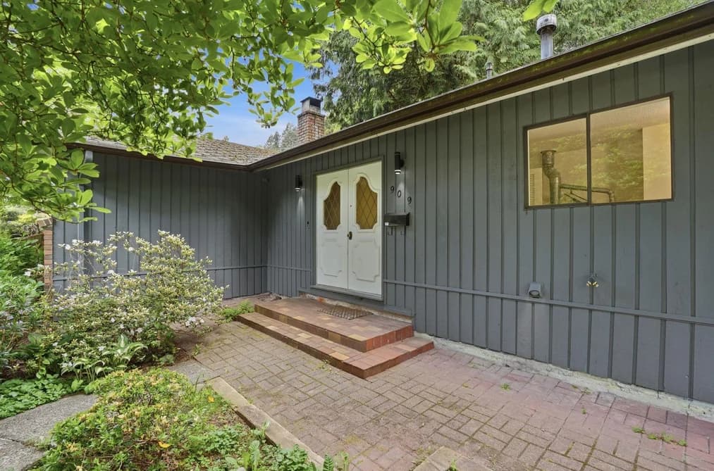 909 SEYMOUR BOULEVARD, North Vancouver, BC — Residential for Sale - Photo 2