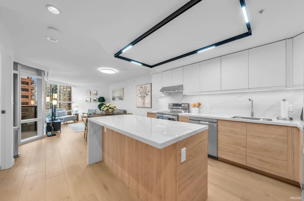910 1050 BURRARD STREET, Vancouver, BC — Residential for Sale - Photo 2