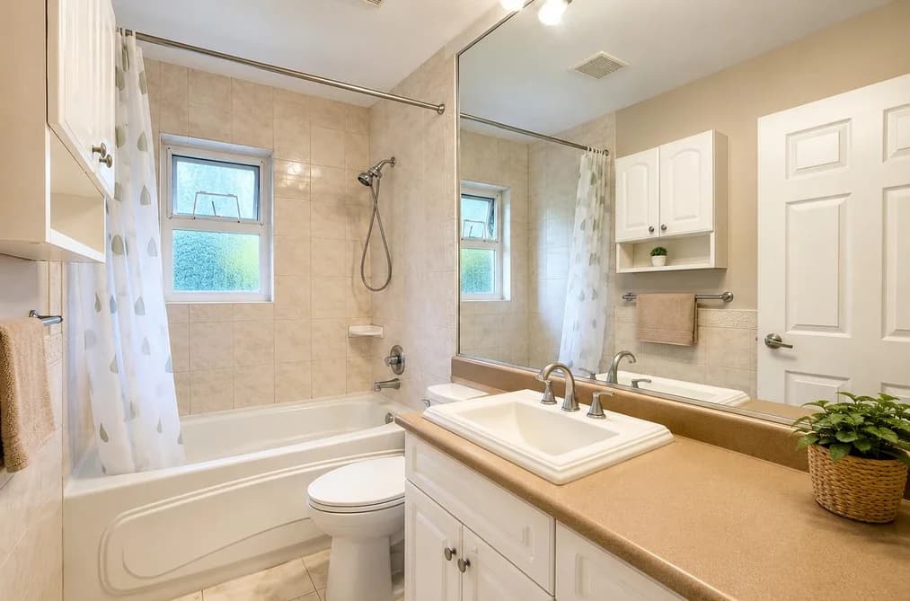 910 ROBINSON STREET, Coquitlam, BC — Residential for Sale - Photo 2