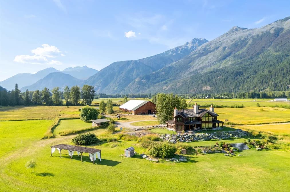 9115 PEMBERTON MEADOWS ROAD, Pemberton, BC — Residential for Sale - Main Photo