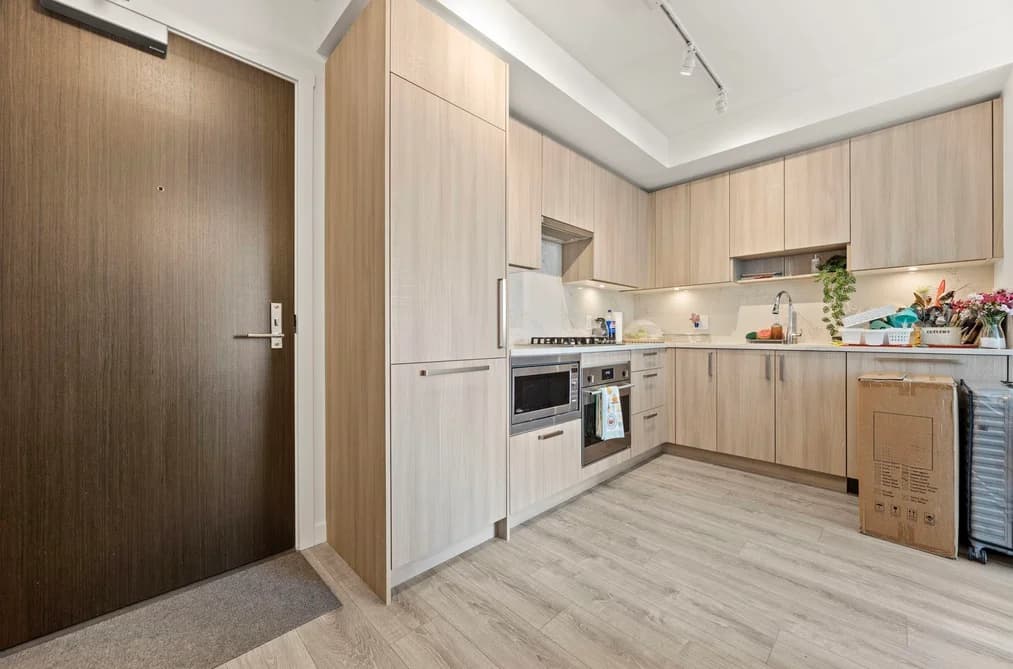 914 13350 CENTRAL AVENUE, Surrey, BC — Residential for Sale - Photo 2